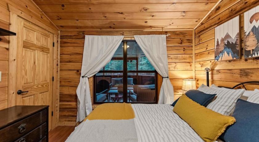 Morganton (GA) The Racoons Nest in Copperhead Lodge 3-Star Accommodation view