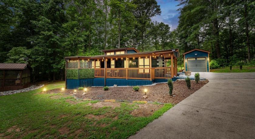 Morganton (GA) The Racoons Nest in Copperhead Lodge 3-Star Accommodation room