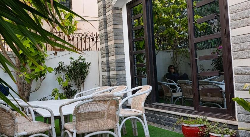 Sea View Inn Guest House - image 7