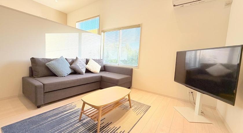 New Open Riverside House for 10 Guests Near Najima Station Parking