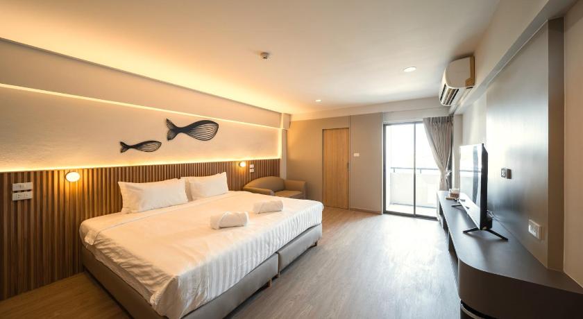 Image of Deluxe King Room 0