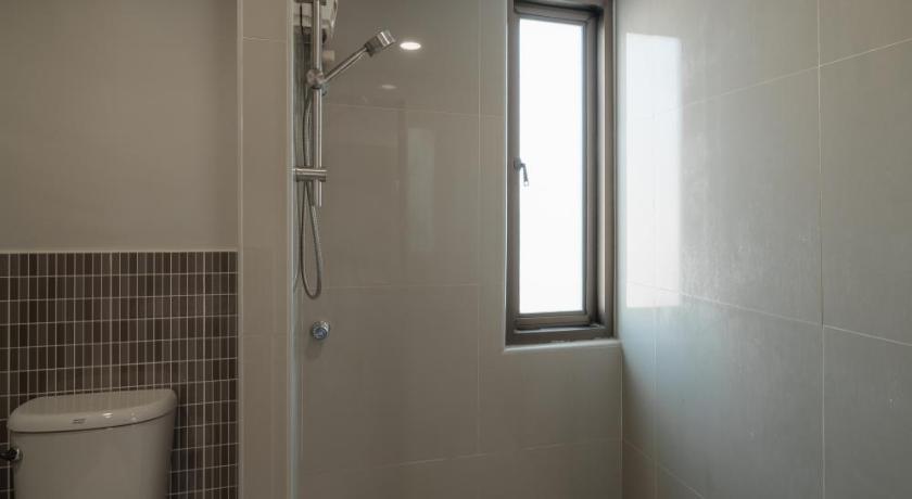 Image of Deluxe King Room 8