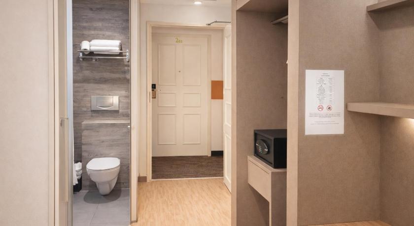 Image of Suite Room, Window- Balcony 10