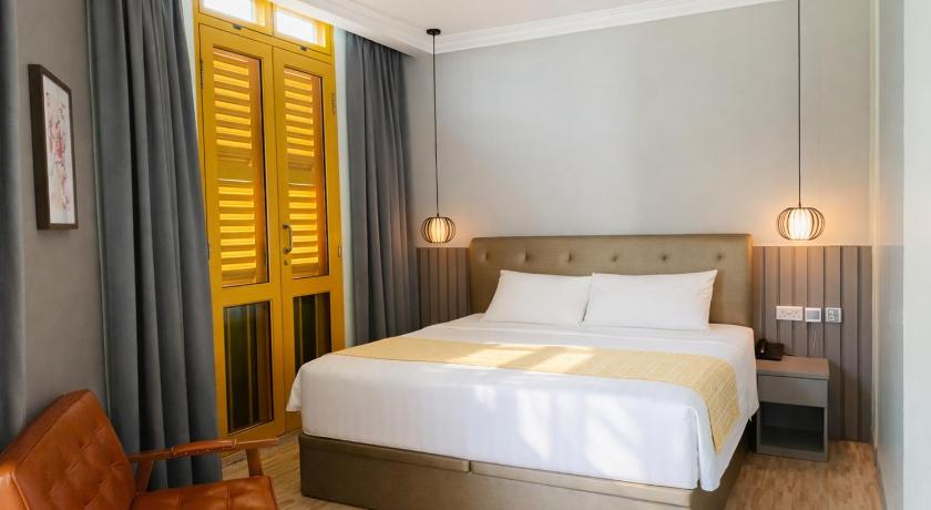 Image of Suite Room, Window- Balcony 4