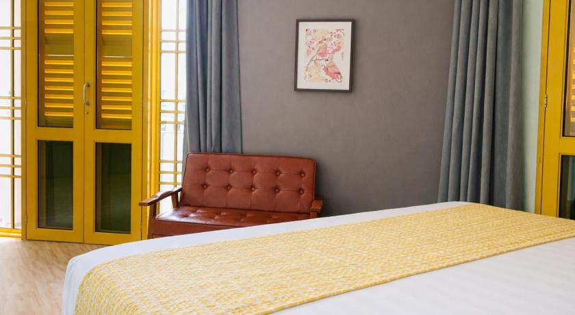 Image of Suite Room, Window- Balcony 9