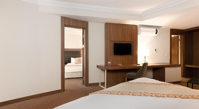 Image de Chambre Duplex Familiale avec Vue sur la Mosquée et Lit King Size (Mosque View Family Duplex Room with King Bed) 0