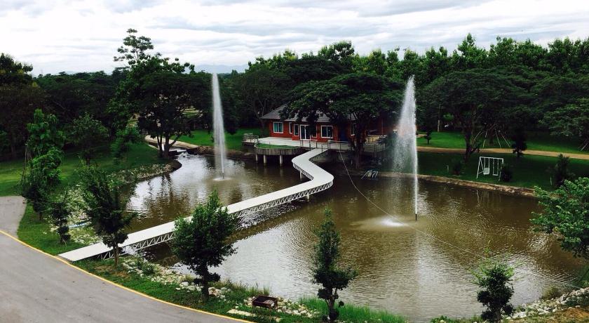 a fountain in the middle of a park, Lampang Green Garden Resort in Lampang