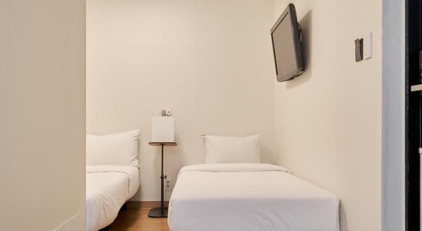 Image of Family Room 9