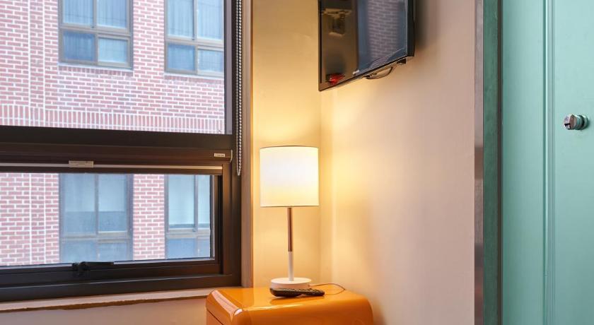 Image of Single Room - Non-Smoking 16
