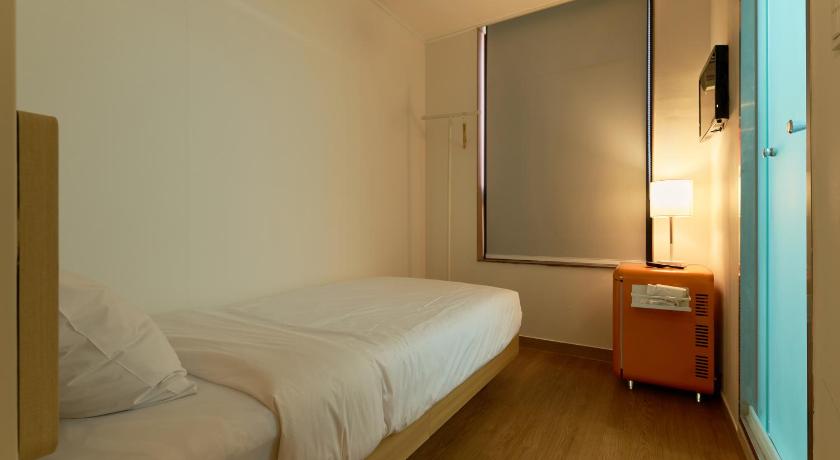 Image of Single Room - Non-Smoking 7