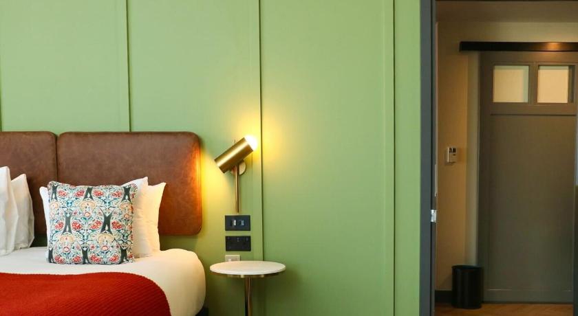 Image of Two-Bedroom Connecting Family Room with Water View 2