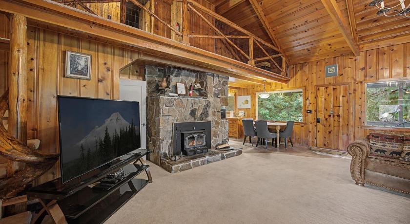 Mount Hood Village (OR) Crystal Creek Chalet - Meredith Lodging 4-Star Accommodation suite
