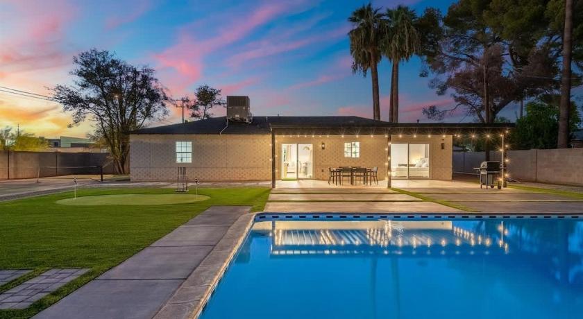 피닉스 (AZ) Downtown Phoenix Pool Pickleball Mini Putt Home AZ 4성급 숙소 로비