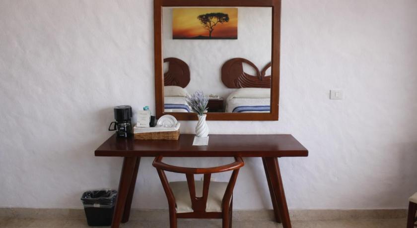 Image of Suite with Kitchenette 16