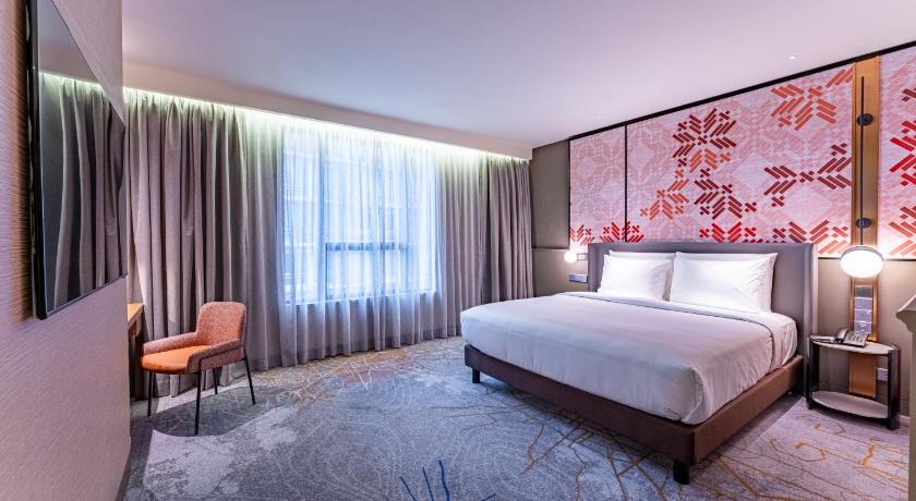 Image of Junior Suite,Balcony,One King Bed 1