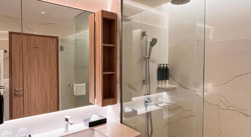 Image of Junior Suite,Balcony,One King Bed 2