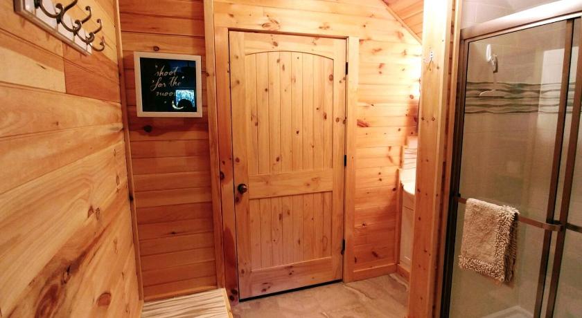 브리슨 시티 (NC) Water's Edge, Covered Porch, Deep Creek as your Backyard Haven, Hot Tub, Pool Table, Fire Pit, Close 5성급 숙소 부대시설