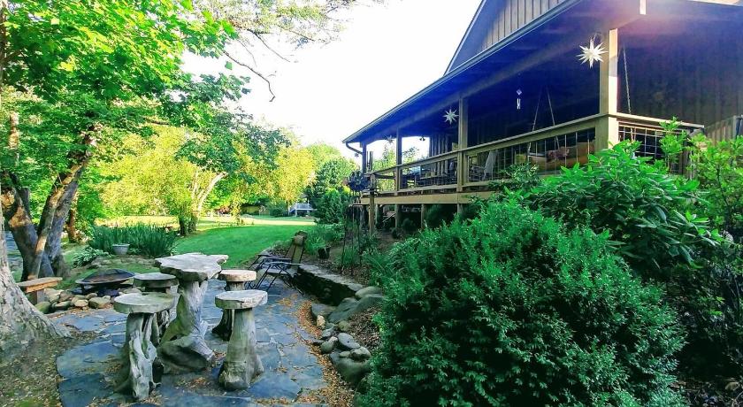 브리슨 시티 (NC) Water's Edge, Covered Porch, Deep Creek as your Backyard Haven, Hot Tub, Pool Table, Fire Pit, Close 5성급 숙소 외관