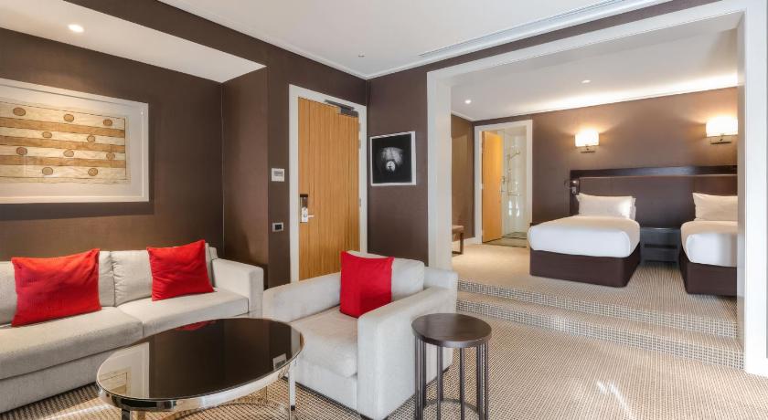 Image of Twin Hilton Deluxe Lakeview 6