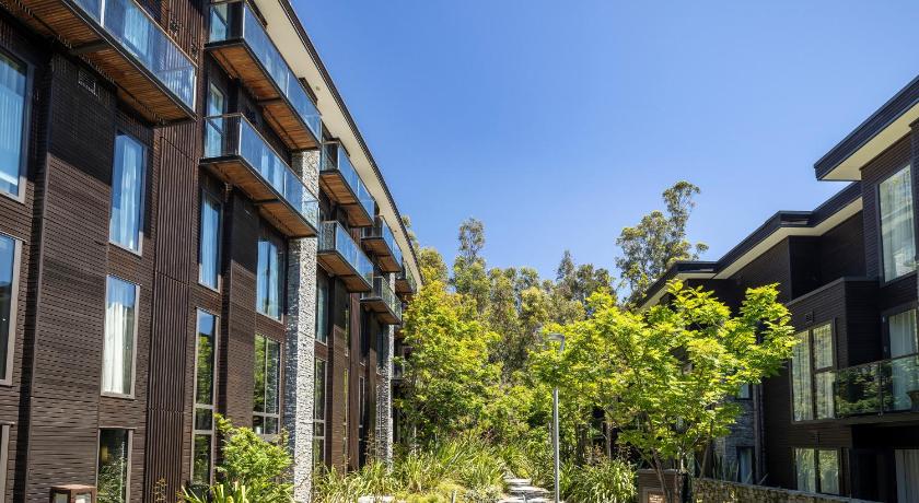 Image of King Hilton Guestroom 8