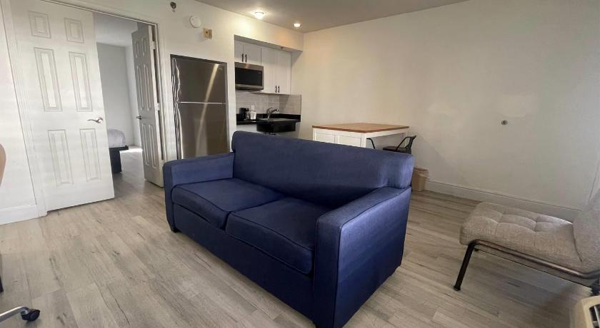 Zdjęcie: One-Bedroom King Suite - Mobility Accessible with Bathtub with Grab Bars/Non-Smoking 3