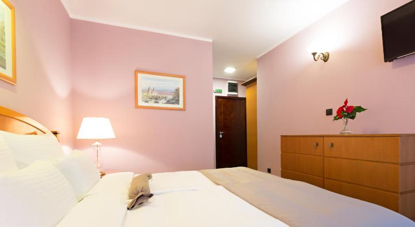 Hotel Sterling Garni photo