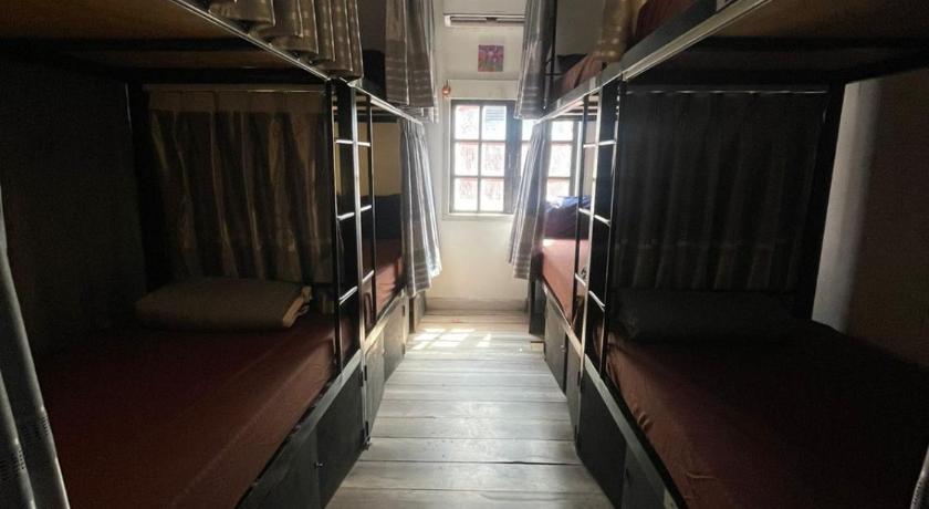 รูปของเตียงเดี่ยวในหอพักรวม 8 เตียง (Bed in 8 Bed Mixed Dormitory) 1