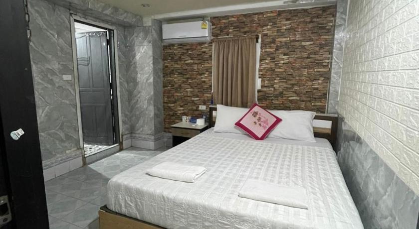 รูปของห้องมาตรฐาน เตียงใหญ่ (Standard Double Room) 0