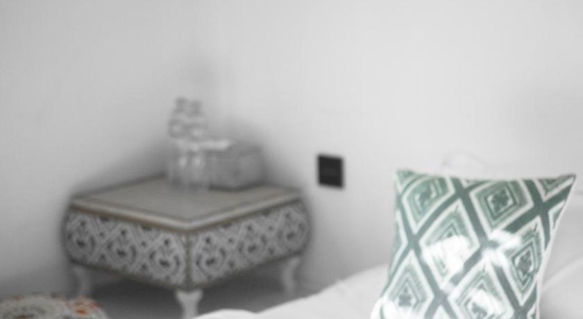 Image of Small Twin Room 7