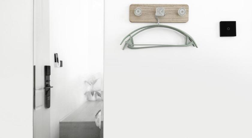 Image of Small Twin Room 8
