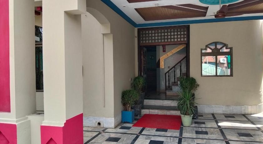 Moon Palace Hotel – Lahore, WI