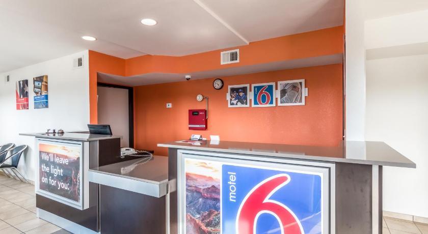 Motel 6-San Antonio, TX - South WW White Rd