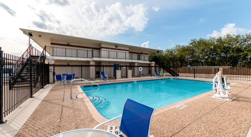 Motel 6-San Antonio, TX - South WW White Rd