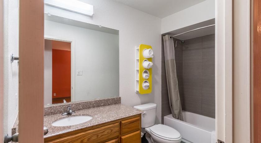 Motel 6-San Antonio, TX - South WW White Rd