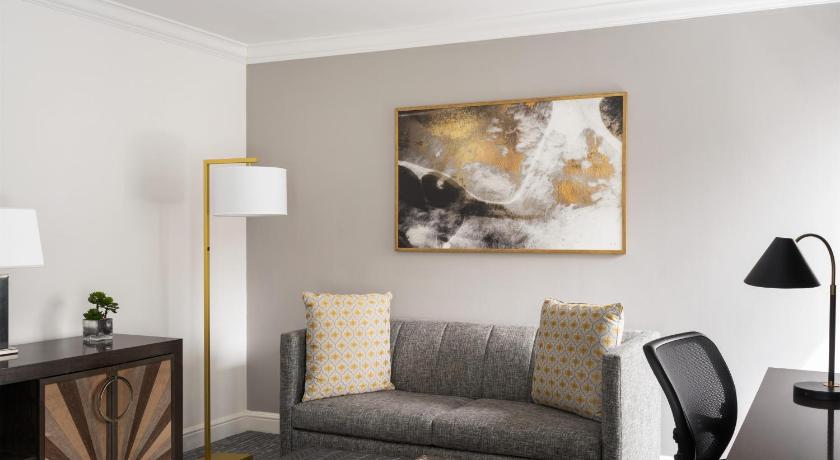 Image of 1 QUEEN 2 ROOM SUITE 5