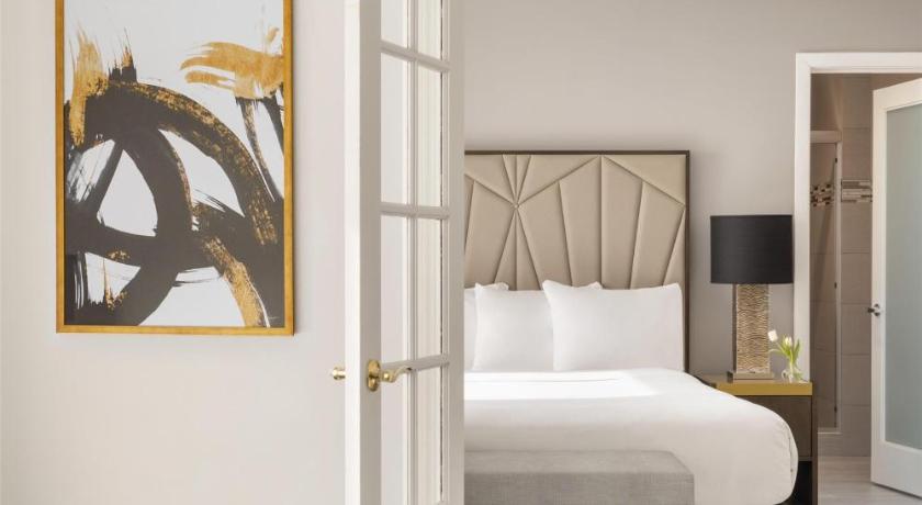 Image of 1 QUEEN 2 ROOM SUITE 1