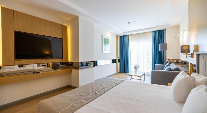 Deluxe Deniz Manzaralı Süit (Deluxe Sea View Suite) Görseli 3