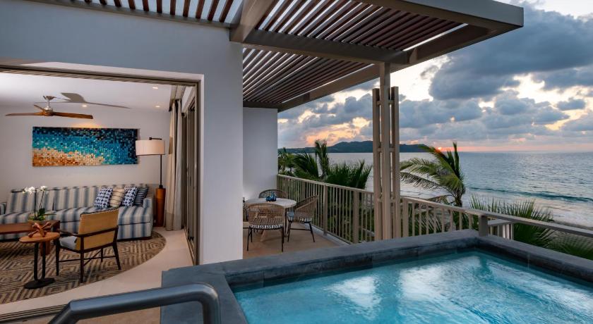 Image of Beachfront Plunge Pool King And Two Queens 8