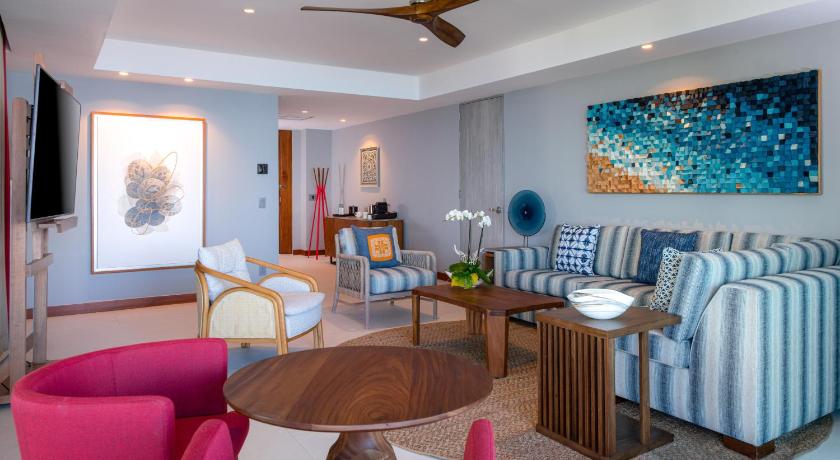 Image of Beachfront Premier Suite Plunge Pool King 9