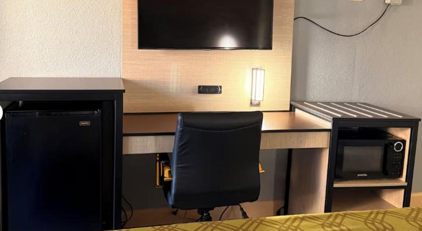 Milan Inn & Suites - image 5