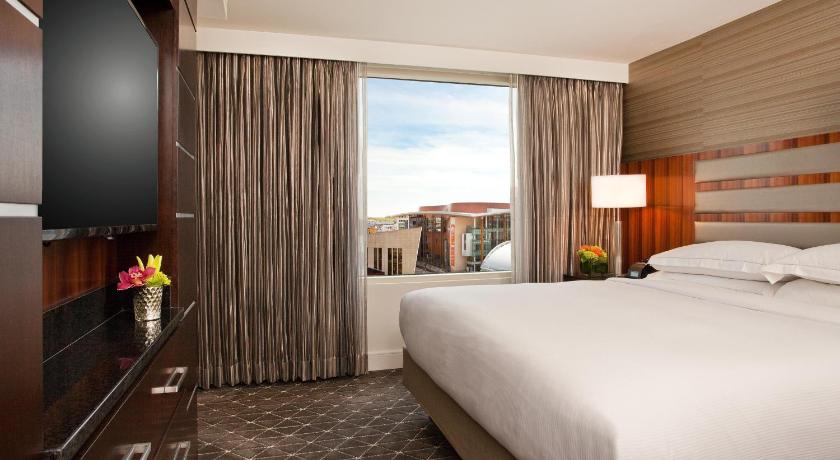 Image of 1 King 1 Bdrm Ste Executive Floor Park View 3