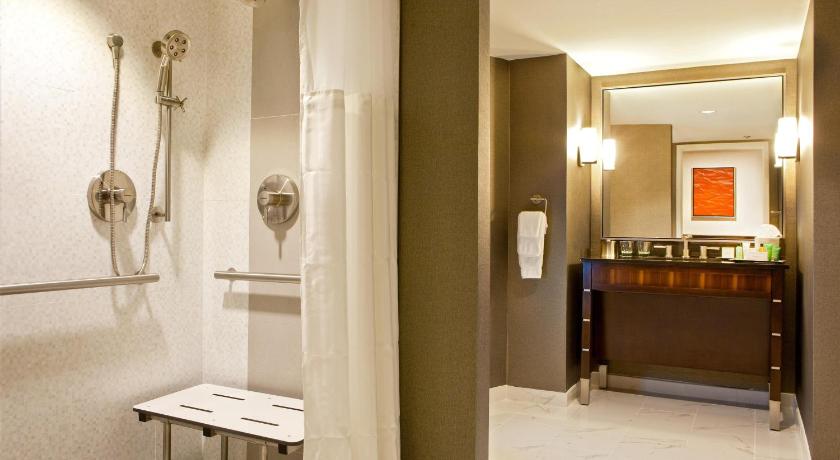Image of 1 Kg 1 Bdrm Ste Mobility/Hearing Access Ri Shwr 3
