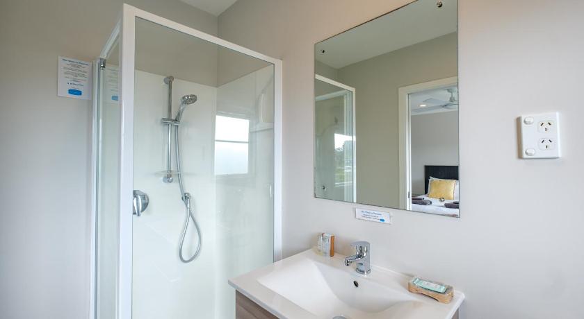 Image of Deluxe Double Room with Shower 14