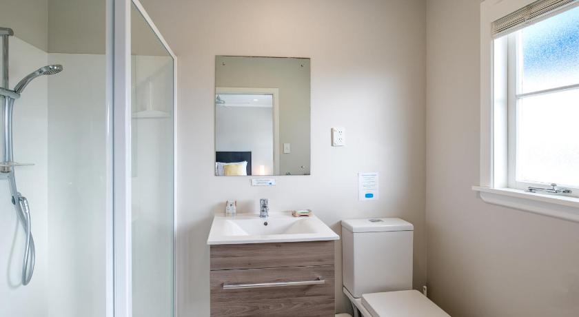 Image of Deluxe Double Room with Shower 2