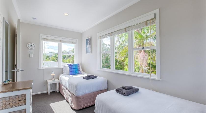 Image of Twin Room with Sea View 5