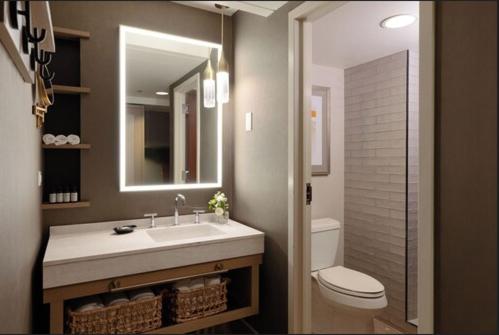 รูปของClub Room, 1 King Bed, Non Smoking, Club Lounge Access 9