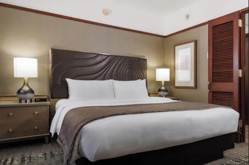 รูปของClub Room, 1 King Bed, Non Smoking, Club Lounge Access 6