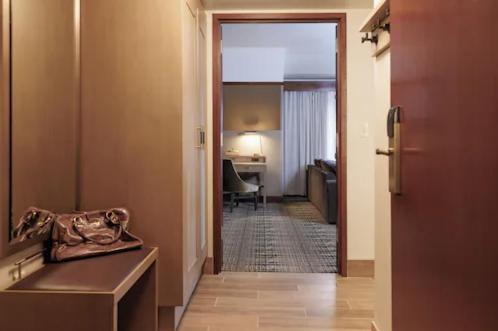 รูปของExecutive Suite, 1 King Bed, Non Smoking, Club Lounge Access 12