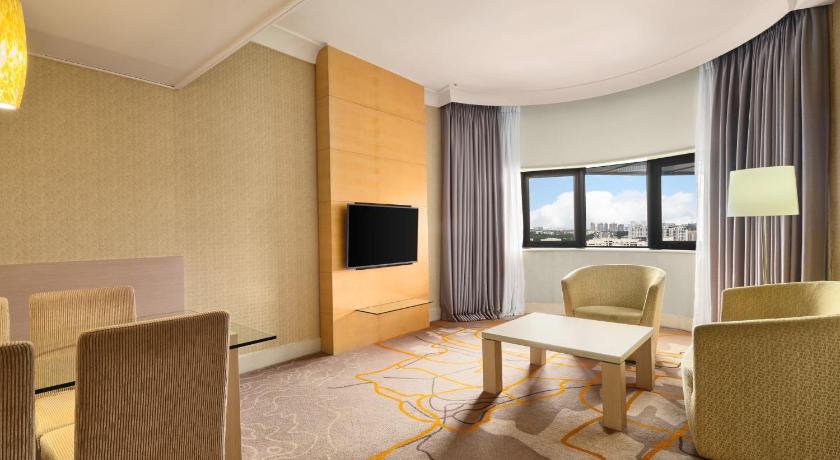 Image of 1 King 1 Bedroom Suite High Floor Lounge Accss 1