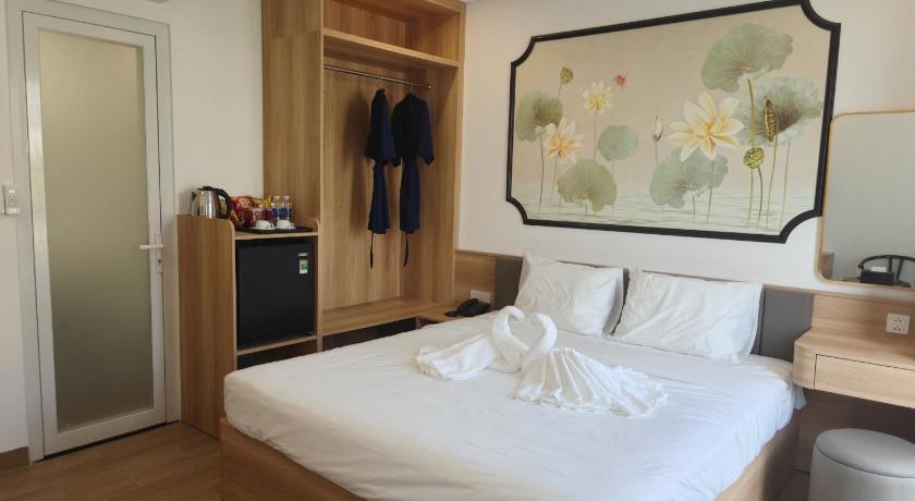 Sunny Side Hotel - image 14